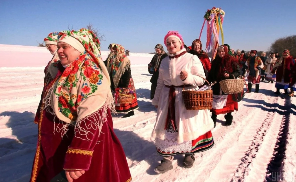 Вигоряння зимового символу та танцювальні заходи: як у Пирогові відзначали Масницю 2026 (фоторепортаж) 2 Спалення символа зими і танці: як у Пирогові святкували Масницю 2026 (фоторепортаж)