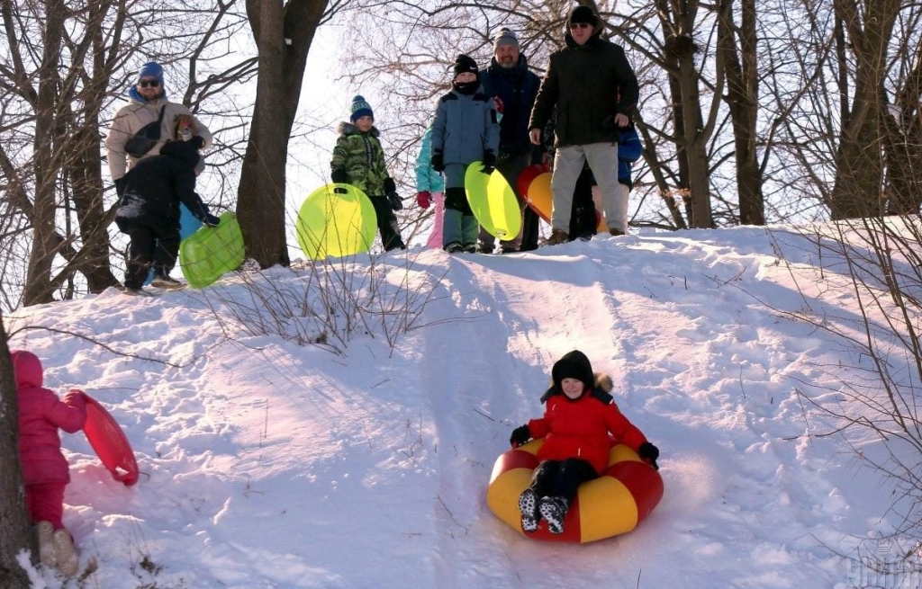 Вигоряння зимового символу та танцювальні заходи: як у Пирогові відзначали Масницю 2026 (фоторепортаж) 10 Спалення символа зими і танці: як у Пирогові святкували Масницю 2026 (фоторепортаж)