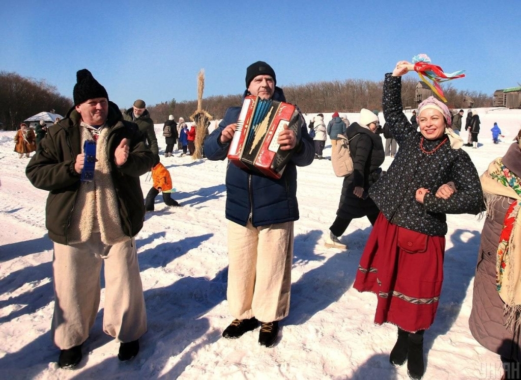 Вигоряння зимового символу та танцювальні заходи: як у Пирогові відзначали Масницю 2026 (фоторепортаж) 6 Спалення символа зими і танці: як у Пирогові святкували Масницю 2026 (фоторепортаж)