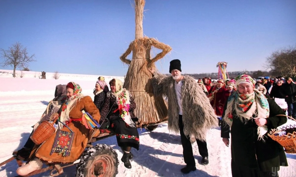 Вигоряння зимового символу та танцювальні заходи: як у Пирогові відзначали Масницю 2026 (фоторепортаж) 3 Спалення символа зими і танці: як у Пирогові святкували Масницю 2026 (фоторепортаж)