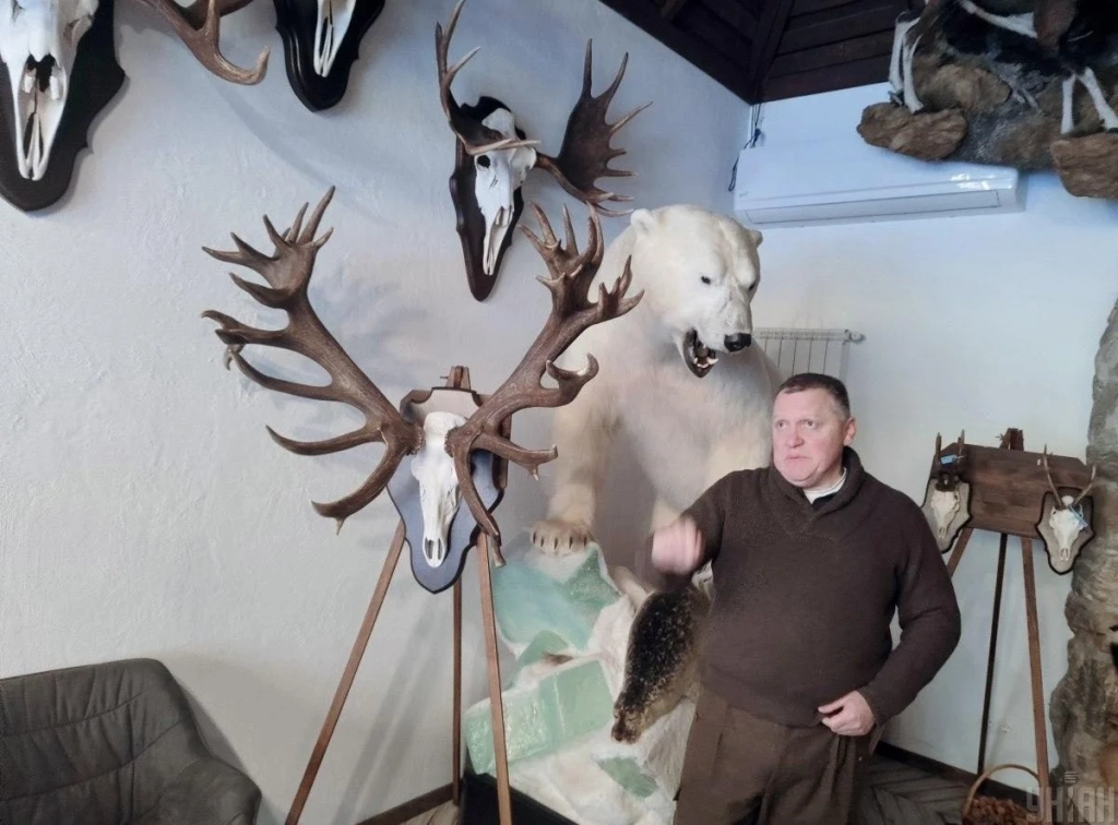 В екопарку поблизу Києва проживає більше ста оленів – чи є можливість наблизитися до них (фоторепортаж) 14 В екопарку під Києвом мешкає понад сотня оленів – чи можна до них наблизитися (фоторепортаж)