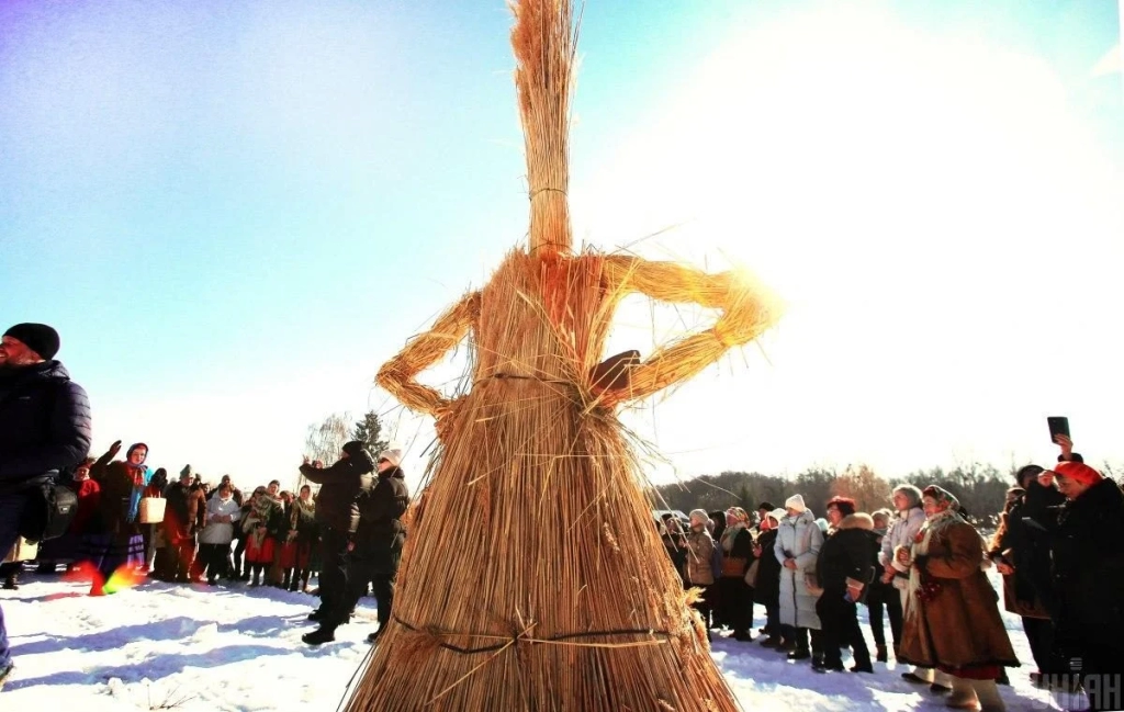 Вигоряння зимового символу та танцювальні заходи: як у Пирогові відзначали Масницю 2026 (фоторепортаж) 8 Спалення символа зими і танці: як у Пирогові святкували Масницю 2026 (фоторепортаж)