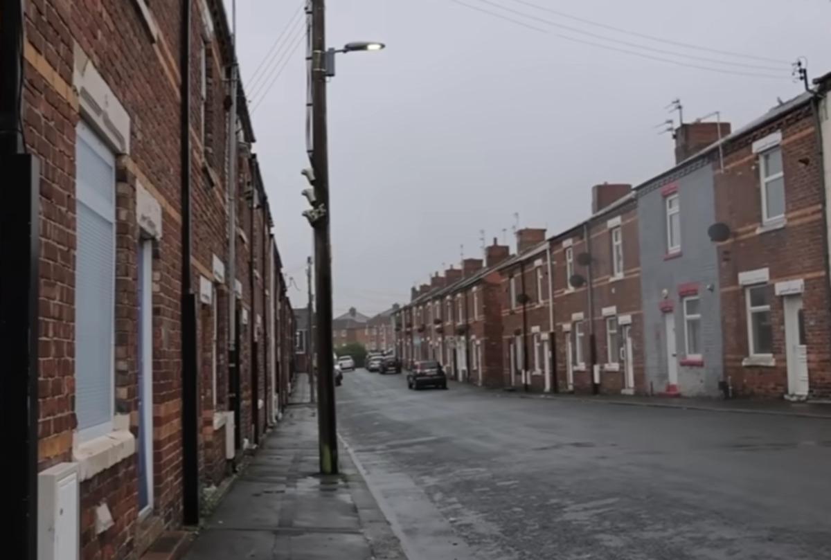 Селище-привид з імітованими вікнами: у Великій Британії розташоване незвичайне місце з залишеними будівлями. 1 Місто-привид з фальшивими вікнами: у Британії є незвичайне селище с покинутими будинками