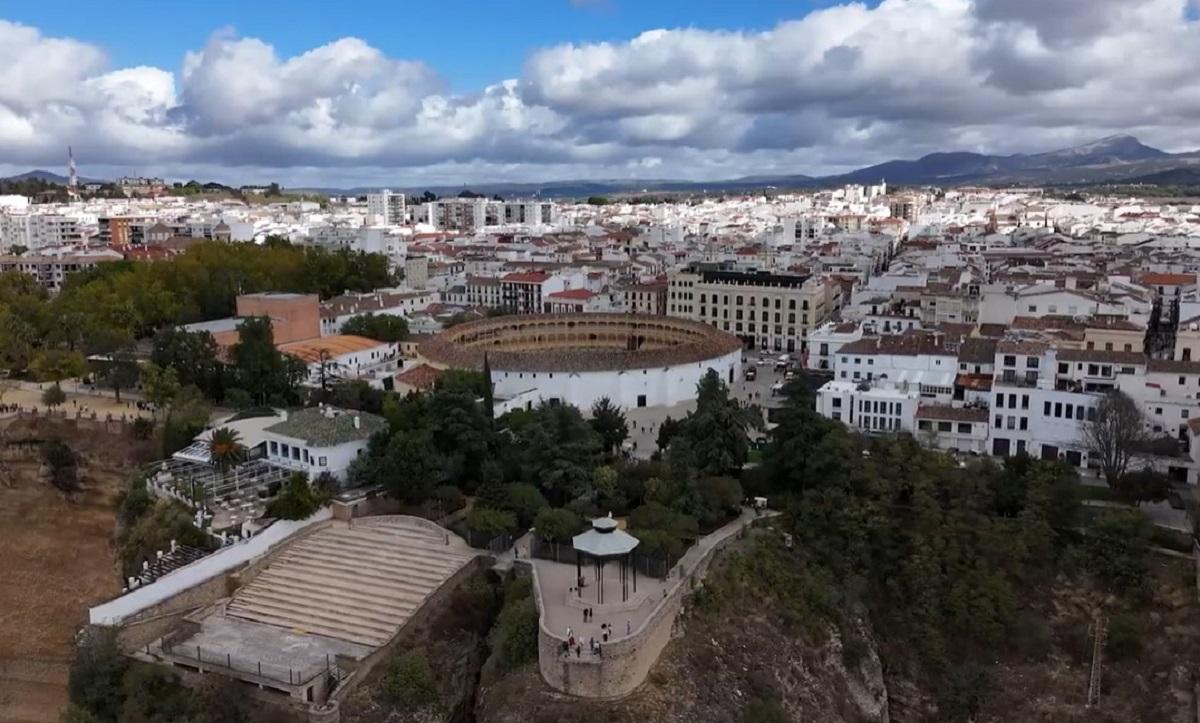 Визначено іспанське місто для зимового відпочинку, яке підходить для закоханих. 1 Названо іспанське місто для зимового відпочинку, яке ідеально підходить для романтиків