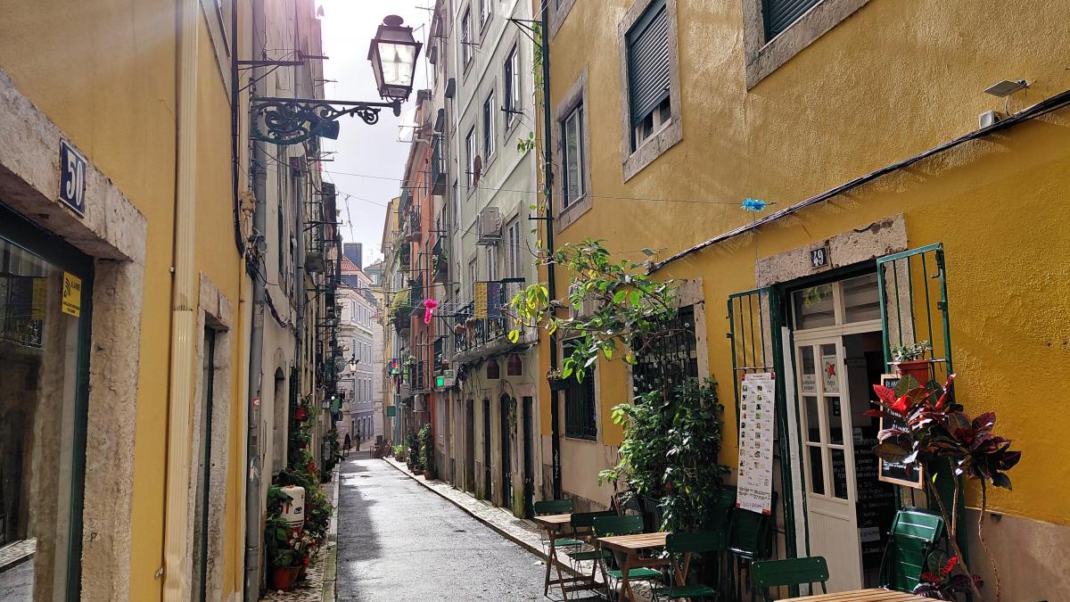 Португалія в лютому з курсом євро 52: переваги, недоліки, можливі труднощі 1 Португалія у лютому з курсом євро 52: плюси, мінуси, підводні камені