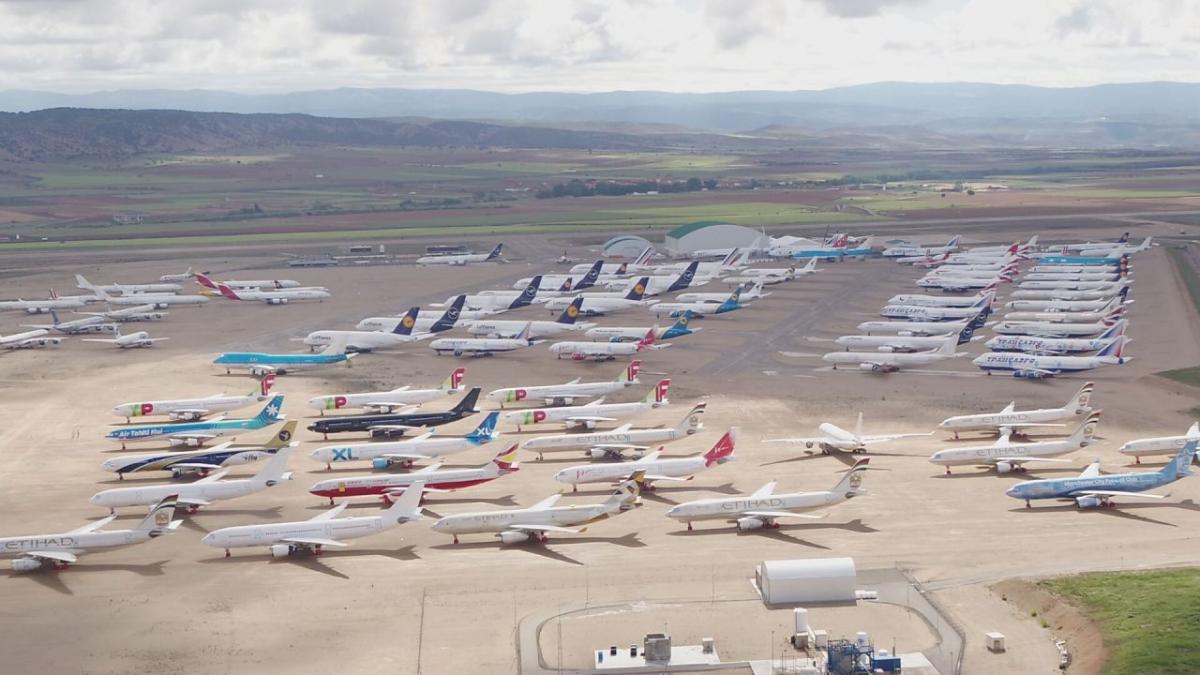 Цей аеропорт перетворився на величезний "паркінг" для літаків внаслідок конфлікту в Ірані. 1 Цей аеропорт став гігантською "парковкою" для літаків через війну в Ірані