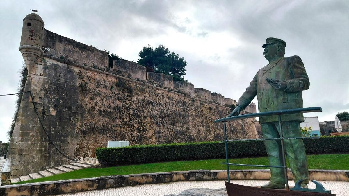 Кашкайш: комфортний курорт на узбережжі Португалії з можливістю відвідати печеру Диявола. 8 Кашкайш: затишний пляжний курорт в Португалії, де можна зазирнути в пащу Диявола