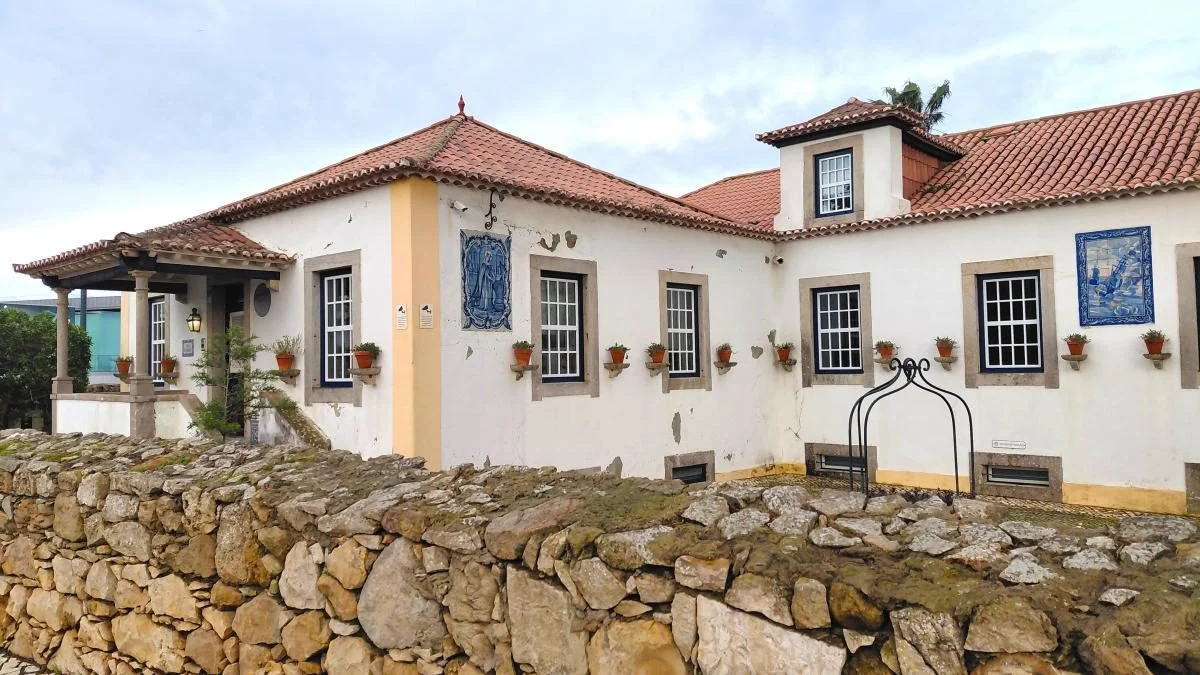 Кашкайш: комфортний курорт на узбережжі Португалії з можливістю відвідати печеру Диявола. 14 Кашкайш: затишний пляжний курорт в Португалії, де можна зазирнути в пащу Диявола