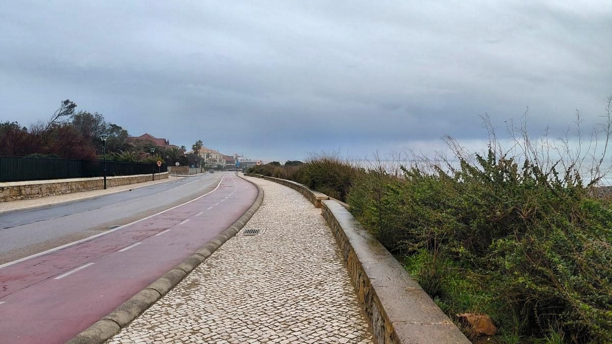 Кашкайш: комфортний курорт на узбережжі Португалії з можливістю відвідати печеру Диявола. 12 Кашкайш: затишний пляжний курорт в Португалії, де можна зазирнути в пащу Диявола