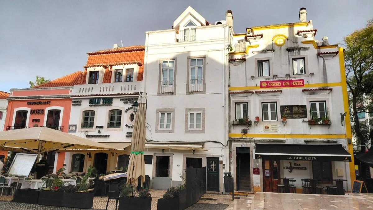 Кашкайш: комфортний курорт на узбережжі Португалії з можливістю відвідати печеру Диявола. 20 Кашкайш: затишний пляжний курорт в Португалії, де можна зазирнути в пащу Диявола