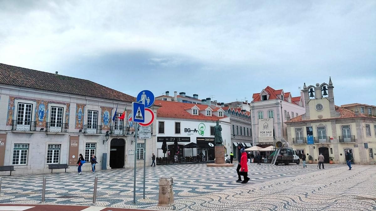 Кашкайш: комфортний курорт на узбережжі Португалії з можливістю відвідати печеру Диявола. 4 Кашкайш: затишний пляжний курорт в Португалії, де можна зазирнути в пащу Диявола