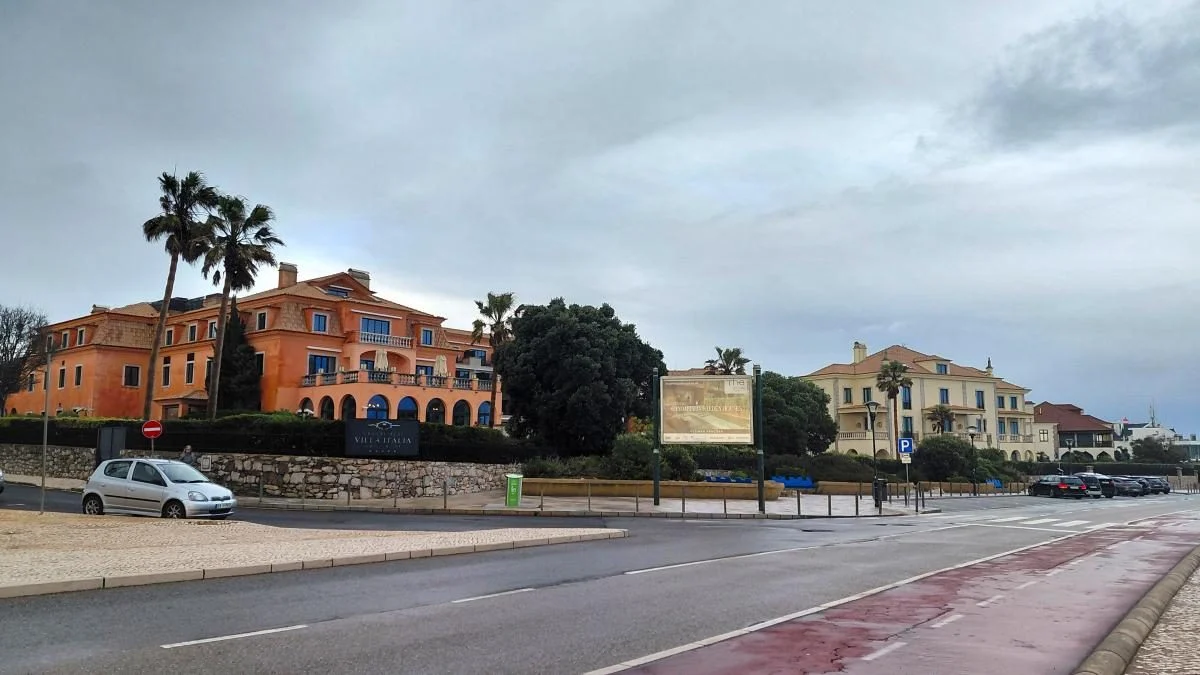 Кашкайш: комфортний курорт на узбережжі Португалії з можливістю відвідати печеру Диявола. 13 Кашкайш: затишний пляжний курорт в Португалії, де можна зазирнути в пащу Диявола