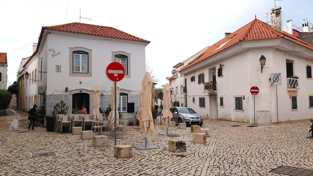 Кашкайш: комфортний курорт на узбережжі Португалії з можливістю відвідати печеру Диявола. 16 Кашкайш: затишний пляжний курорт в Португалії, де можна зазирнути в пащу Диявола