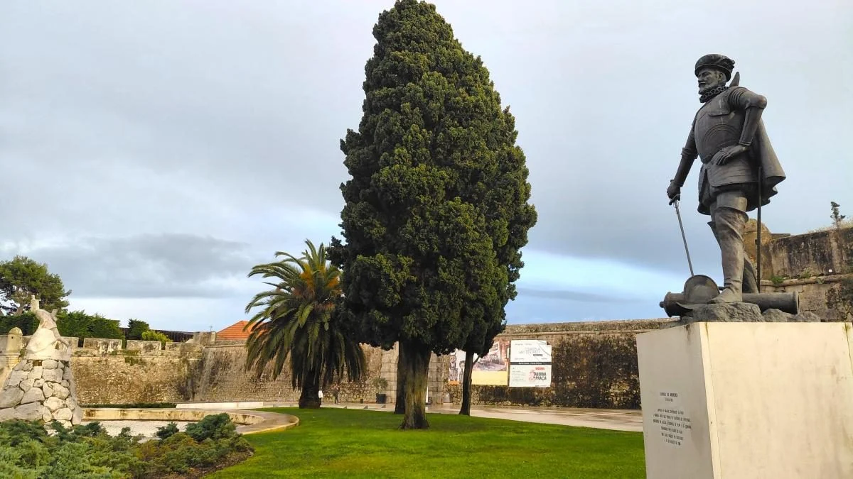 Кашкайш: комфортний курорт на узбережжі Португалії з можливістю відвідати печеру Диявола. 6 Кашкайш: затишний пляжний курорт в Португалії, де можна зазирнути в пащу Диявола