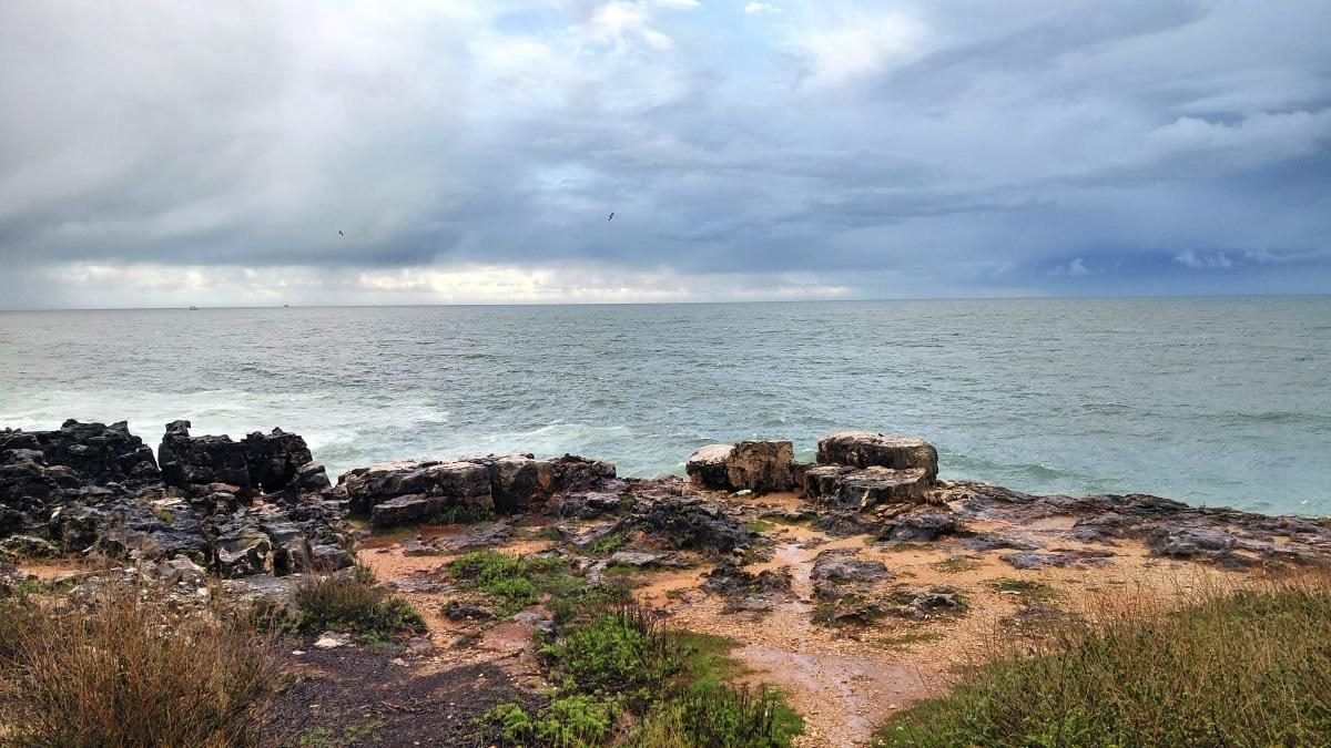 Кашкайш: комфортний курорт на узбережжі Португалії з можливістю відвідати печеру Диявола. 15 Кашкайш: затишний пляжний курорт в Португалії, де можна зазирнути в пащу Диявола