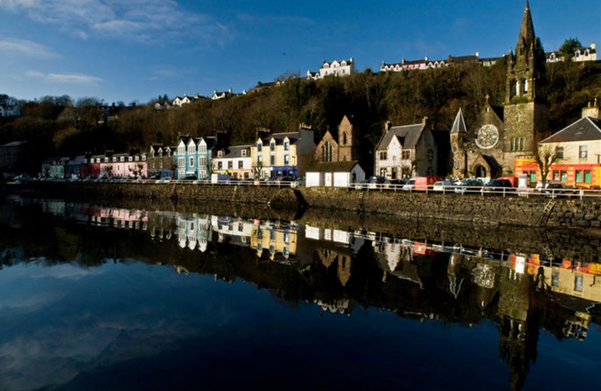 На живописному європейському острові є можливість безкоштовного проживання при умові працевлаштування. 1 На мальовничому острові в Європі можна жити безкоштовно, якщо вас візьмуть на одну роботу