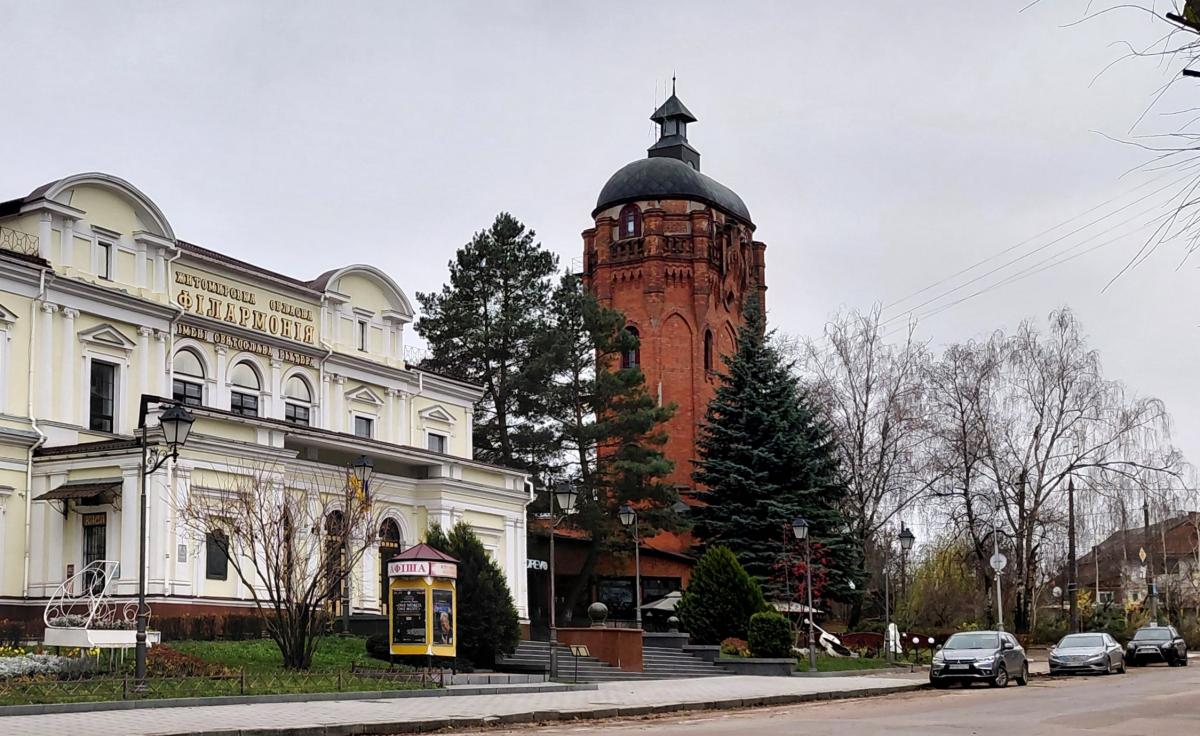 5 варіантів для весняної подорожі на вихідні в Україні: від сакур до пам'ятників Шевченку 6 5 ідей для весняної подорожі на вихідні по Україні: від сакур до Шевченка