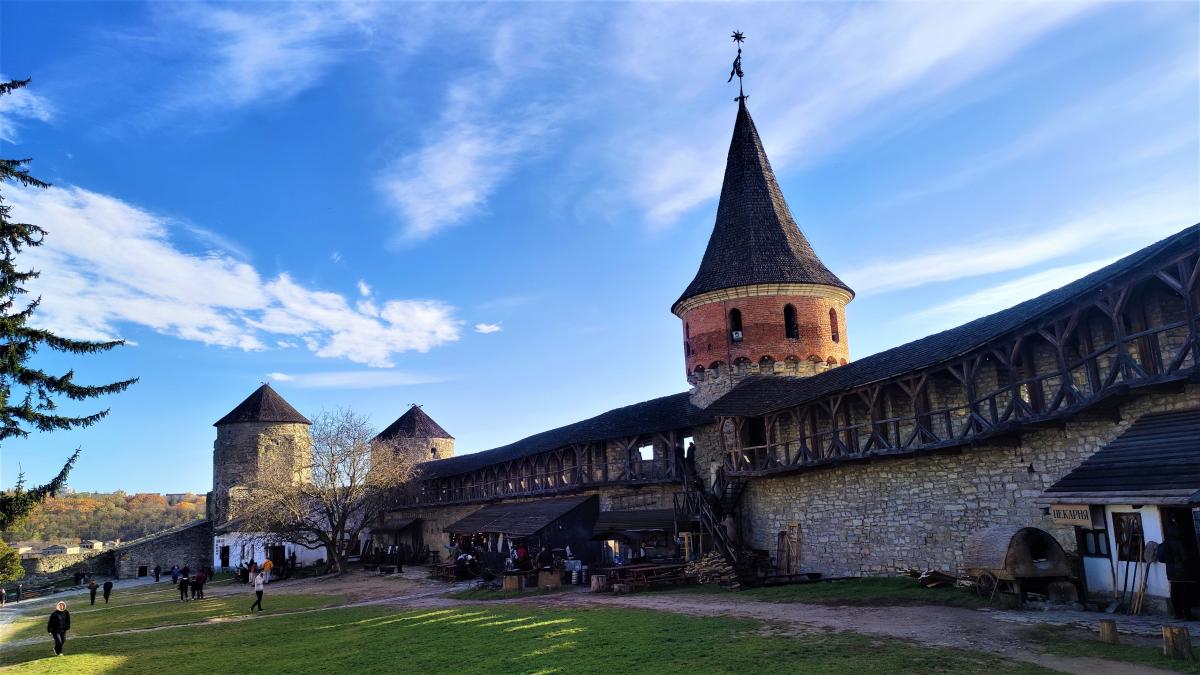 5 варіантів для весняної подорожі на вихідні в Україні: від сакур до пам'ятників Шевченку 3 5 ідей для весняної подорожі на вихідні по Україні: від сакур до Шевченка