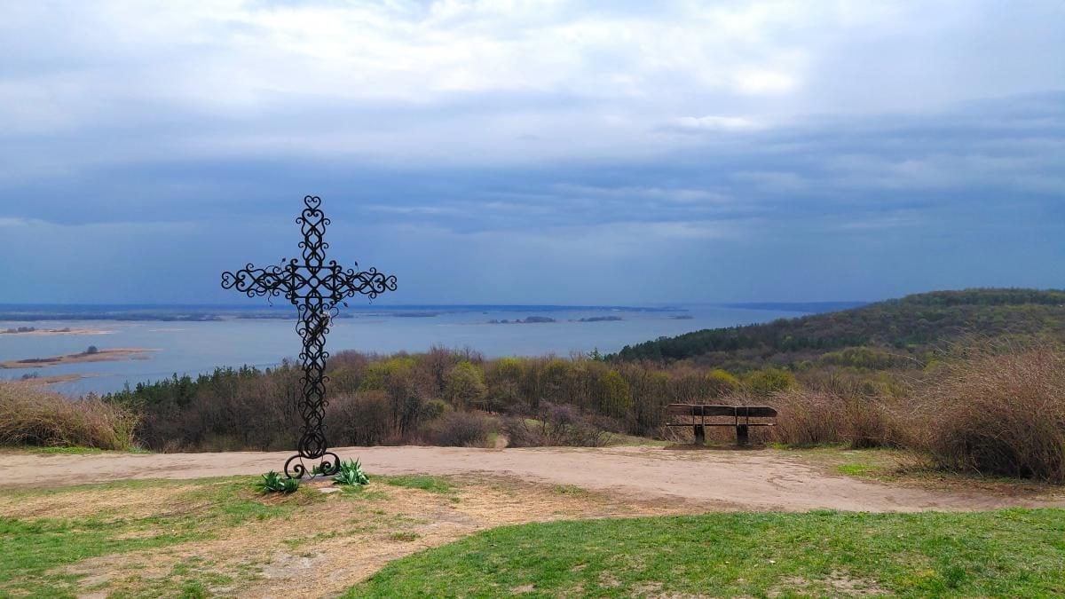 Витачів на Великдень: локація з енергетикою на живописних схилах Дніпра 14 На Великдень у Витачів: місце сили на мальовничих схилах Дніпра