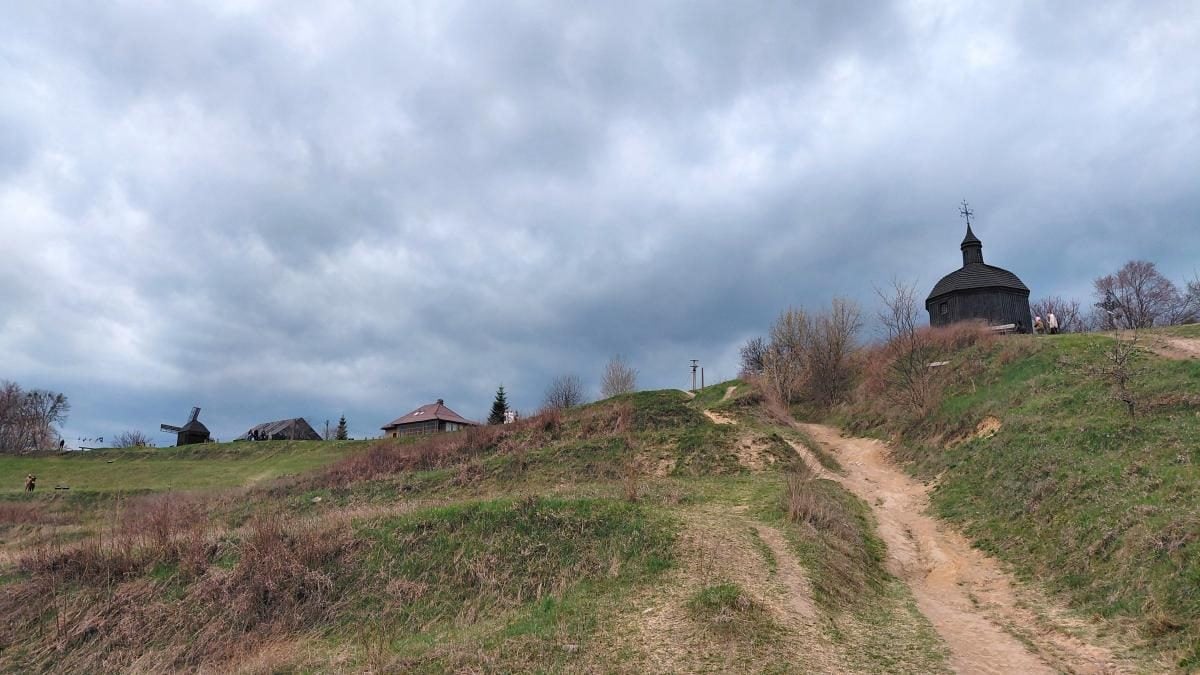 Витачів на Великдень: локація з енергетикою на живописних схилах Дніпра 16 На Великдень у Витачів: місце сили на мальовничих схилах Дніпра