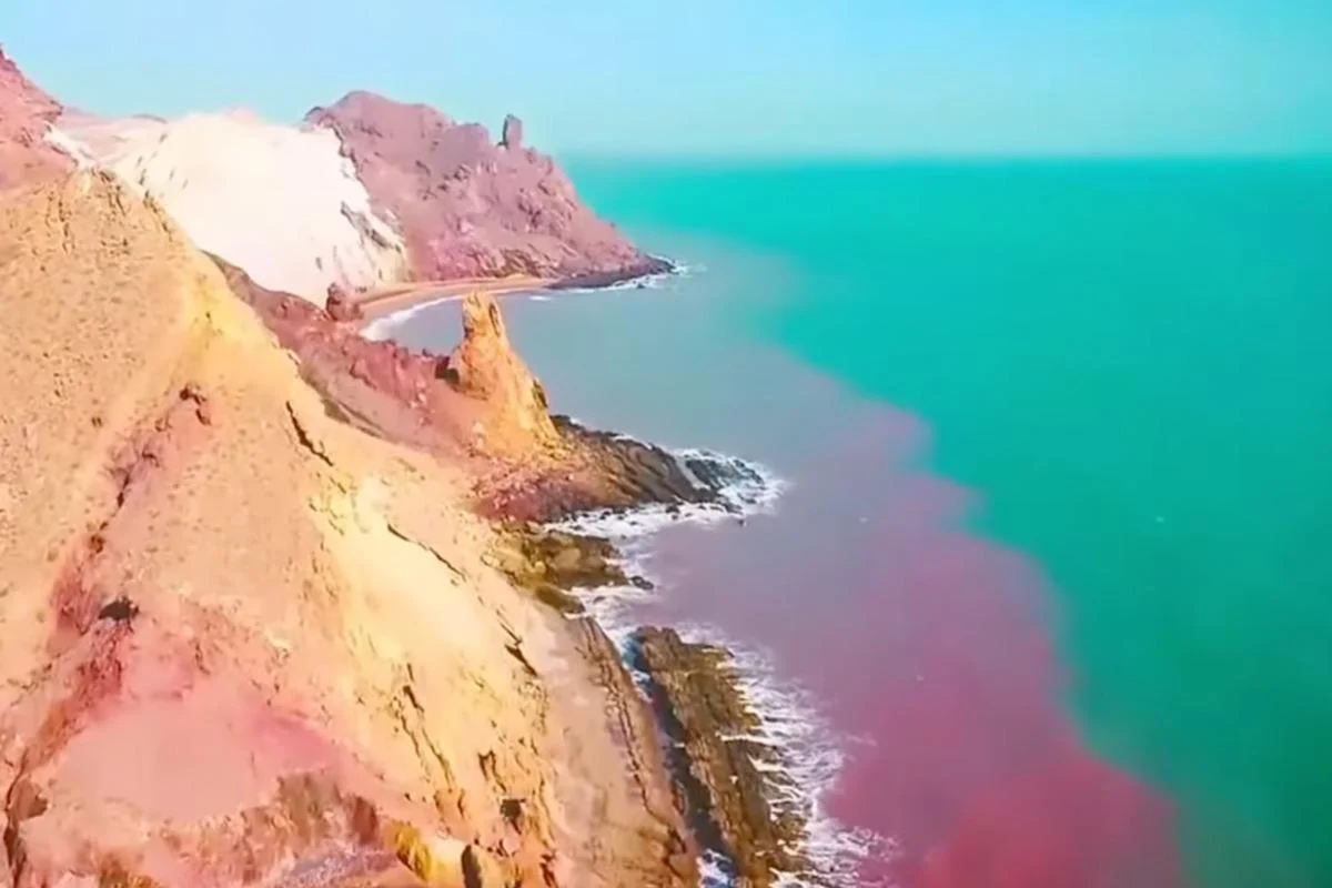 Один із найпривабливіших островів планети розташований в Ормузькій протоці: які факти про нього відомі 1 Один із найкрасивіших у світі островів знаходиться в Ормузькій протоці: що про нього відомо