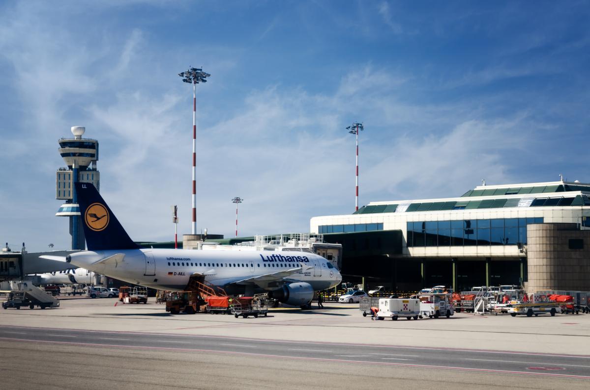 В одному з найбільших аеропортів Італії виникла нестача пального для авіаційних суден. 1 В одному з найбільших аеропортів Італії закінчилося пальне для літаків