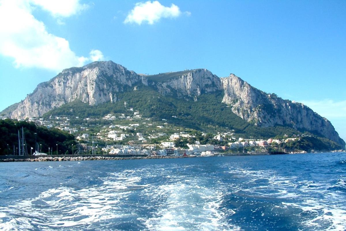 За неналежне обслуговування введуть суворі норми на відомому курорті. 1 За агресивний сервіс покарають: жорсткі правила запроваджують на популярному курорті