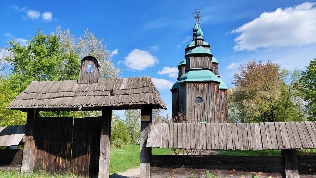 Вишневий сад біля оселі: травень – оптимальний період для відвідування музею в Пирогові (фоторепортаж) 2 Садок вишневий коло хати: травень – ідеальний час завітати до музею в Пирогові (фоторепортаж)