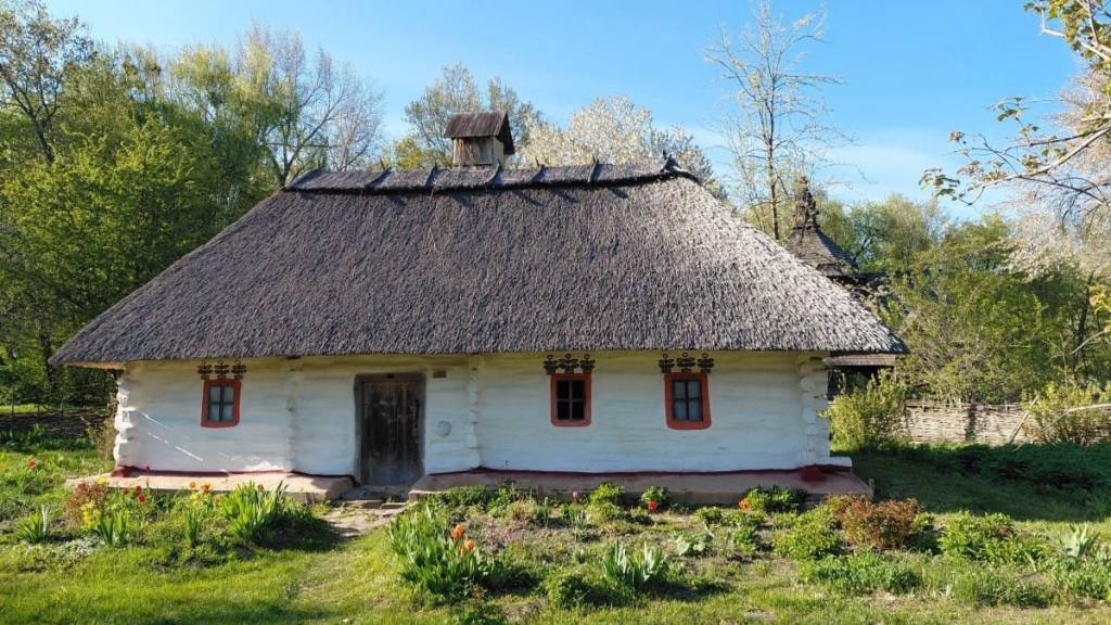 Вишневий сад біля оселі: травень – оптимальний період для відвідування музею в Пирогові (фоторепортаж) 12 Садок вишневий коло хати: травень – ідеальний час завітати до музею в Пирогові (фоторепортаж)
