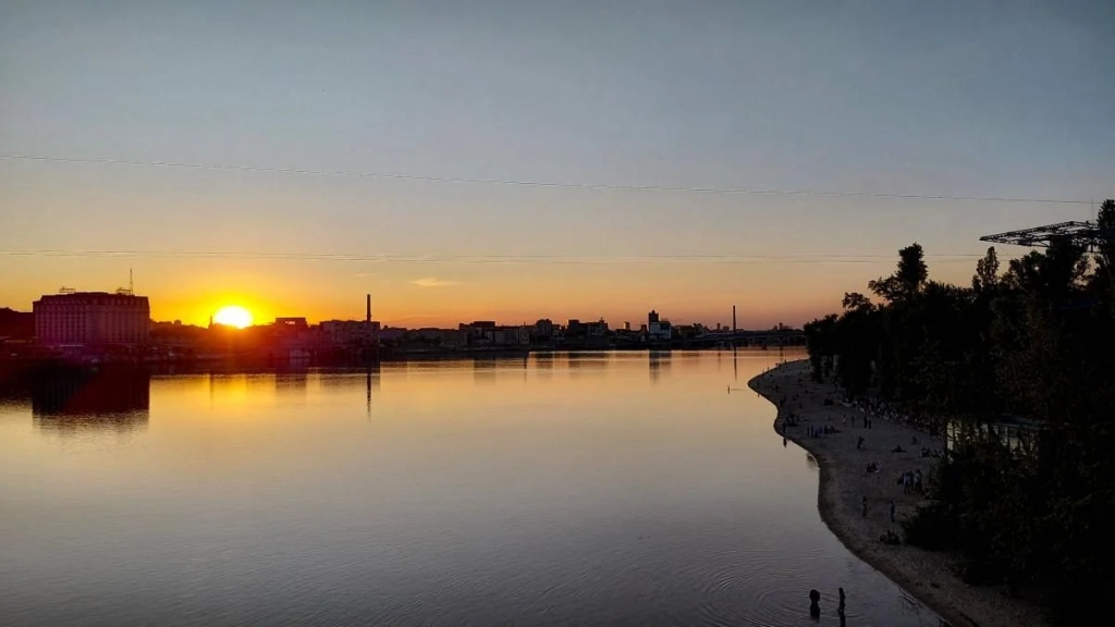 Труханів острів у Києві: захід сонця в об'єктиві (фоторепортаж) 7 Труханів острів у Києві вражає заходами сонця (фоторепортаж)